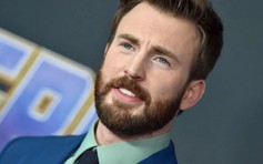 'Đội trưởng Mỹ' Chris Evans lên tiếng sau sự cố lộ ảnh nhạy cảm