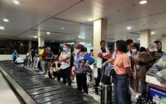 Sân bay Tân Sơn Nhất cần giải quyết dứt điểm tình trạng khách phải chờ hành lý quá lâu