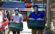 Đà Nẵng phong tỏa: Xuyên đêm chuyển hàng, chia nhóm 'đi chợ' giúp dân
