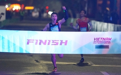 Đỗ Quốc Luật đánh bại đàn anh Nguyễn Văn Lai trên đường chạy bán marathon quốc tế