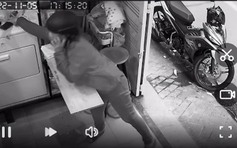 TP.HCM: Nữ quái 'giở trò' trộm điện thoại tại tiệm giặt sấy