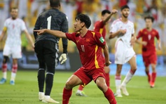 Vòng loại World Cup 2022: 5 tuyển thủ Việt Nam chơi hay 'khác thường' tại UAE