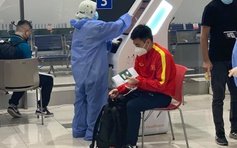 Tuyển Việt Nam xét nghiệm Covid-19 ngay tại sân bay Dubai, di chuyển về khách sạn Sheraton