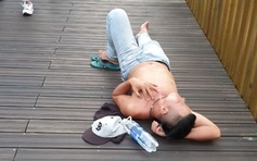 Thanh niên Huế nằm ngủ trên cầu gỗ lim 'siêu sang': Nhiều ý kiến trái chiều