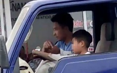 Kinh hoàng bé trai 10 tuổi lái xe tải trên đường phố Sầm Sơn