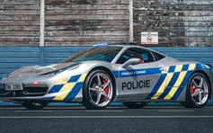Cảnh sát 'chơi lớn' chạy siêu xe Ferrari đuổi người vi phạm