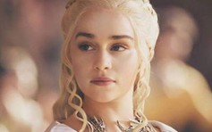 'Mẹ rồng' Emilia Clarke đã chán khoe ngực và đóng cảnh nóng