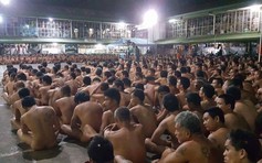Philippines buộc tù nhân thoát y để tìm ma túy