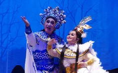 'Chiếc áo thiên nga' lên sân khấu hát bội