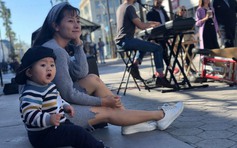 Chồng và con trai đến phim trường ở Mỹ chăm sóc Khánh Hiền