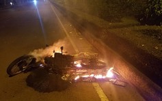 Xe máy bốc cháy, một thiếu niên bị thương nặng