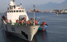 Tàu cá Quảng Ngãi và 3 ngư dân trôi dạt đã vào bờ an toàn