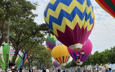 Đón khách quốc tế trở lại Việt Nam, khinh khí cầu 'khổng lồ' rợp trời Đà Nẵng