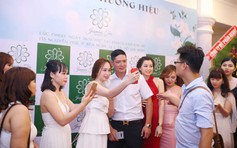 Người hâm mộ chen nhau chụp ảnh cùng Bình Minh