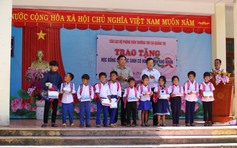 Mang 'yêu thương' lên trường học miền núi Quảng Trị trước thềm năm học mới