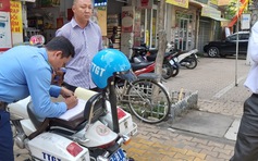 Tiền Giang: Đậu xe nơi cấm đậu, tài xế xe biển xanh 80A bị phạt 700.000 đồng
