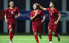 Thắng Kitchee 2-0, Martin Lò và Danh Trung ghi điểm lần cuối trước thầy Park