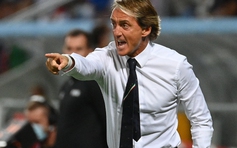 Đội tuyển Ý lập một loạt kỷ lục, HLV Mancini nổi điên trên đường về nhà