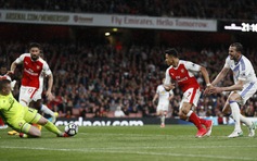 Sanchez lập cú đúp, Arsenal vẫn còn cơ hội vào top 4