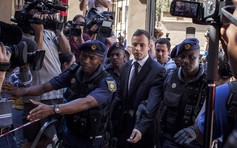 ‘Người không chân’ Pistorius được ra tù sớm