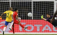 HLV Dunga: 'Ai cũng thấy bàn thắng của Peru là pha chơi bóng bằng tay'