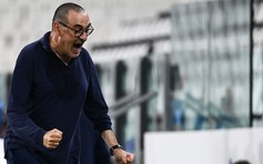 Giúp Juventus vô địch Serie A, HLV Sarri vẫn phải chờ “đánh giá năng lực”