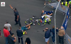 Sốc: Trực thăng gây tai nạn khủng khiếp ở cuộc đua xe đạp Giro d'Italia