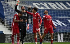 Thủ thành Alisson dành tặng bàn thắng lịch sử giải cứu Liverpool cho cha