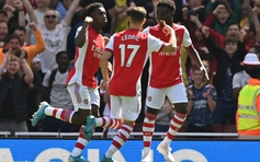 Eddie Nketiah lập cú đúp, Arsenal gần chắc suất dự Champions League