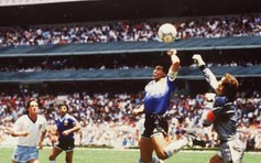 Quả bóng 'Bàn tay của Chúa' của Maradona tại World Cup được bán gần 60 tỉ đồng