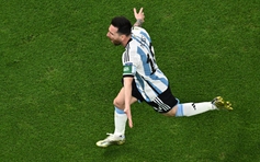 Quyết đấu Argentina, HLV tuyển Ba Lan ví Messi như huyền thoại… trượt tuyết