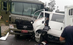 Xe chở phạm nhân gặp tai nạn ở Hòa Bình, 4 người bị thương