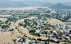 Nha Trang nhìn từ flycam: Lũ tràn về gây ngập nặng, nhiều nơi mênh mông biển nước