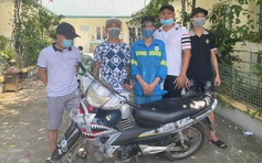 Nữ công nhân môi trường bị cướp được tặng 4 xe máy, chị tặng lại cho đồng nghiệp