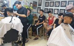 Người trẻ Sài Gòn xếp hàng đợi 3 tiếng cắt tóc đi chơi tết