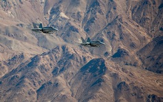 Hai chiến đấu cơ F/A-18 va chạm trên căn cứ Mỹ ở California