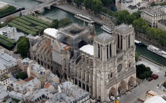 Nóng kỷ lục có thể làm sụp toàn bộ nóc Nhà thờ Đức Bà Paris