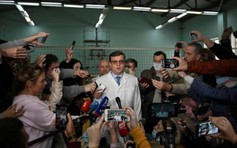 Chuyện gì đang xảy ra cho các bác sĩ điều trị vụ đầu độc ông Navalny?