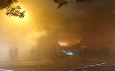 Bình Định: Cháy nhà kho 600 m2, mì gói, bánh kẹo bị thiêu rụi