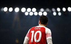 Chuyển nhượng Ngoại hạng Anh: Ozil sắp ra đi, áo số 10 đã có người tranh