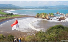 Sóng cao ập vào nhóm ngồi tĩnh tâm, 10 người Indonesia thiệt mạng