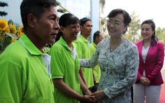 Bà Nguyễn Thị Quyết Tâm chúc Tết công nhân Khu xử lý chất thải Đa Phước
