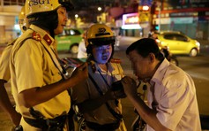 Dân nhậu Sài Gòn chạm mặt CSGT - Kỳ 2: Có ‘chiêu’ mới bắt thổi nồng độ cồn