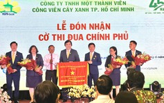 Công ty Công viên Cây xanh TP.HCM nhận cờ thi đua của Thủ tướng Chính phủ