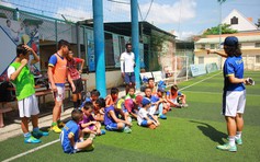 Sôi động lớp bóng đá kết hợp luyện tiếng Anh ở Sài Gòn