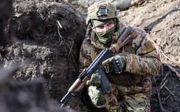Chiến sự Ukraine ngày 733: Ukraine lại rút quân ở Donetsk; Nga xem thường cấm vận