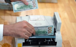 Giá USD hôm nay 23.5.2025: Ổn định ở mức cao trong ngân hàng