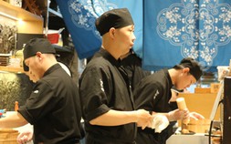 Đề xuất giảm giờ làm xuống 44 giờ đồng hồ/tuần: Lao động trẻ mừng, sếp lo?
