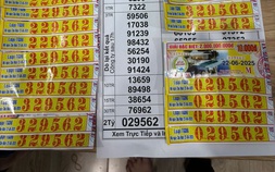 Trúng độc đắc 6 tỉ, vợ chồng công nhân nghèo đón xe về quê gấp