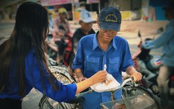 Gen Z: Viết lịch sử tử tế bằng ‘thì hiện tại’